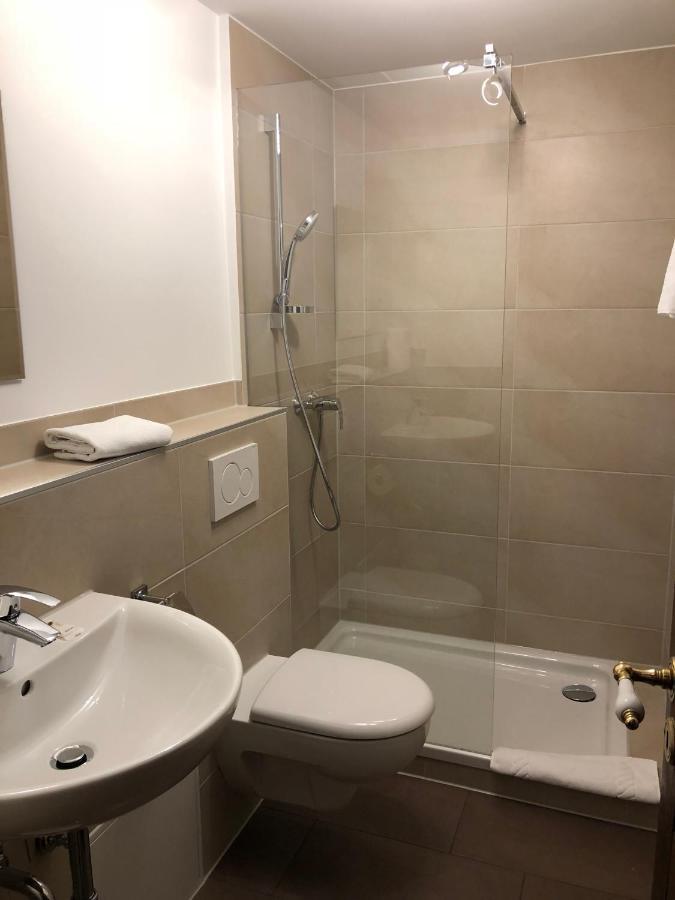 Hotel Weingaertner Mannheim Bagian luar foto